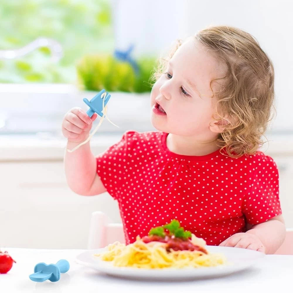Silicone baby feeding weaning set with BPA free utensils and feeding supplies for infants