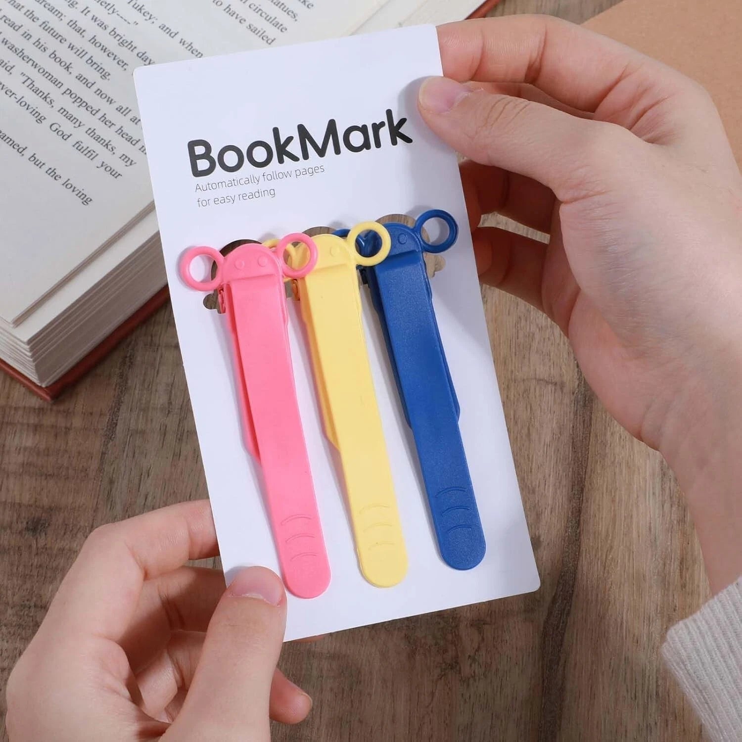 Line guide marker helping track text while reading