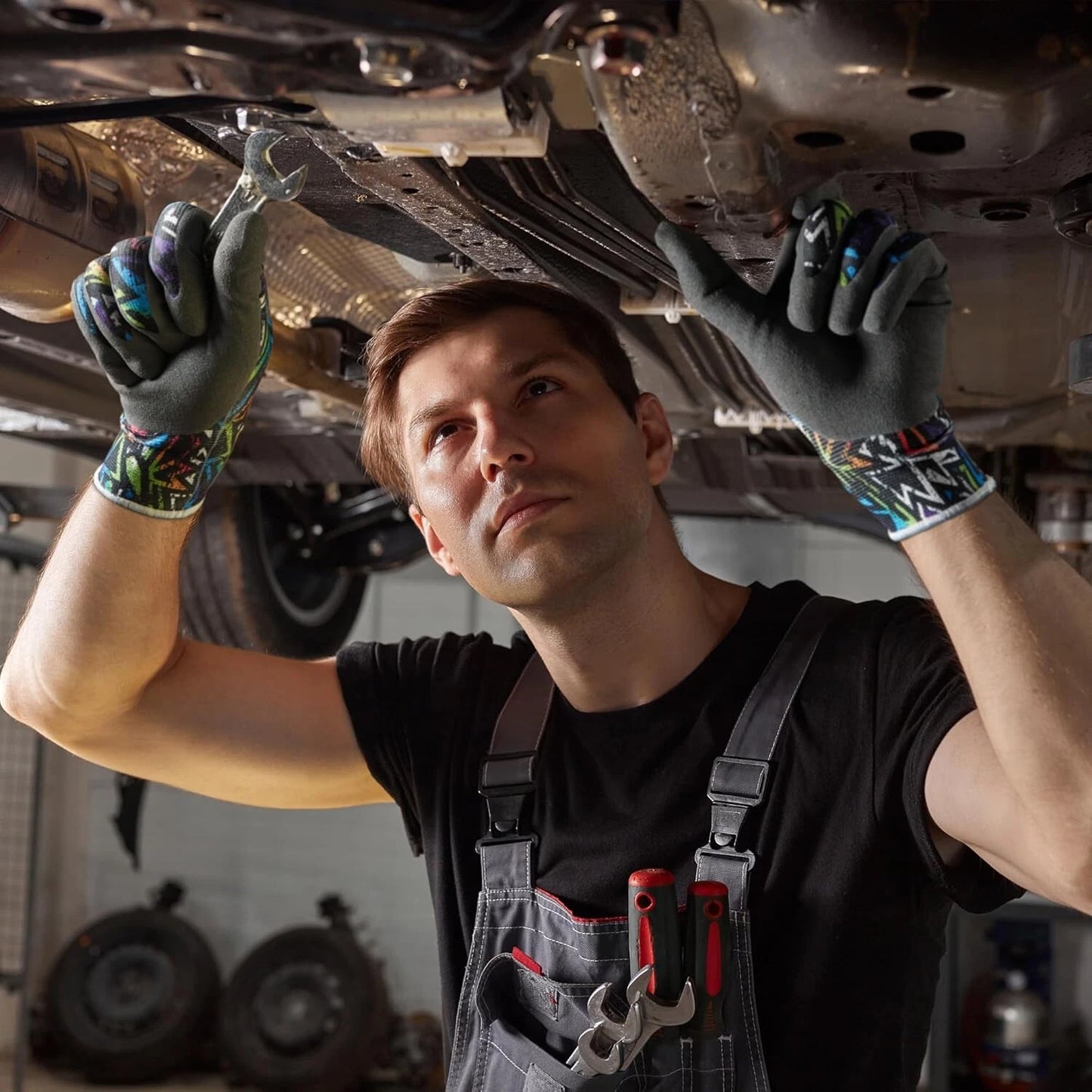 Breathable flexible fit work gloves showing comfort and movement
