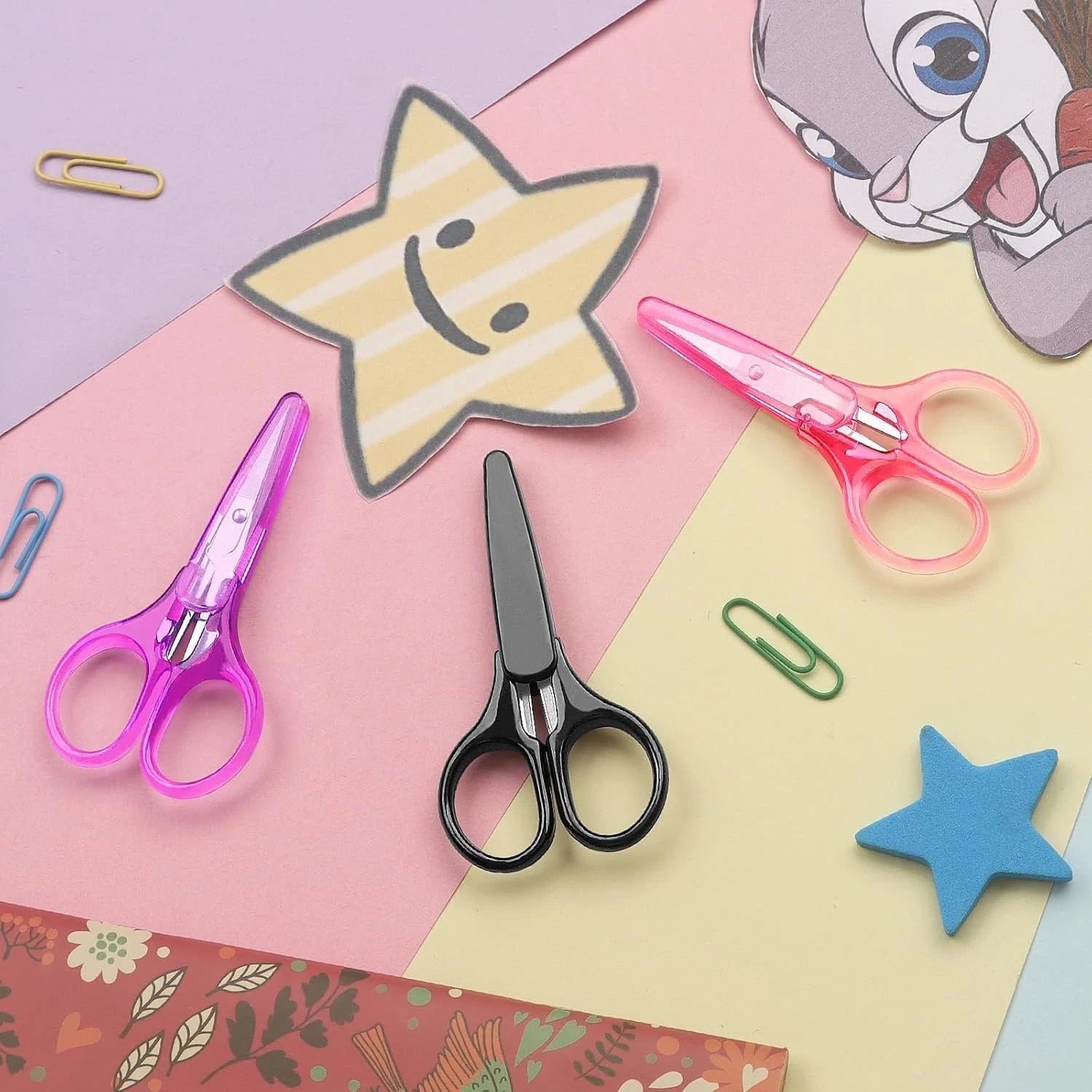Compact scissors for sewing and craft work