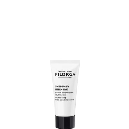 Vitamin C serum providing hydration and glowing skin effect